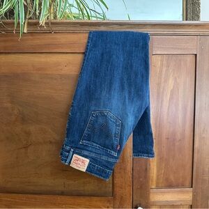 Levi’s 501 Classic Straight Cut Jeans- size 31